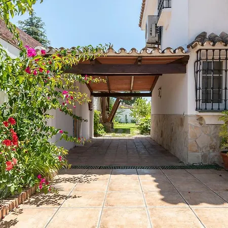 Center By Dahlia Group Holiday home *