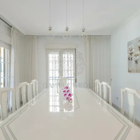 Center By Dahlia Group Holiday home